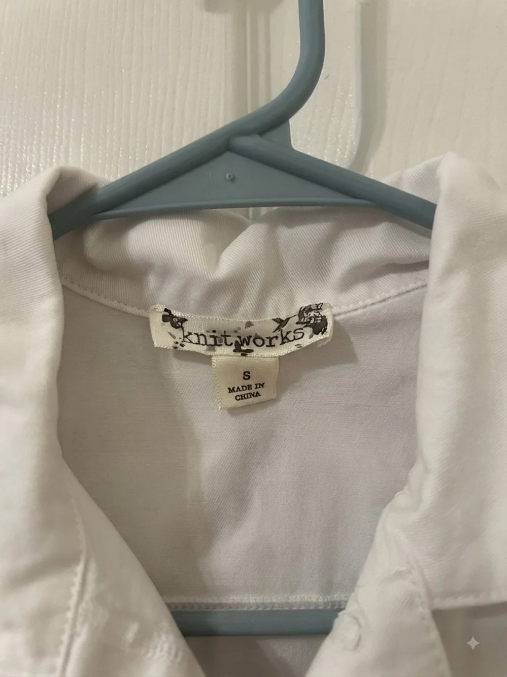 Like new , Knit Works white cropped denim vest.